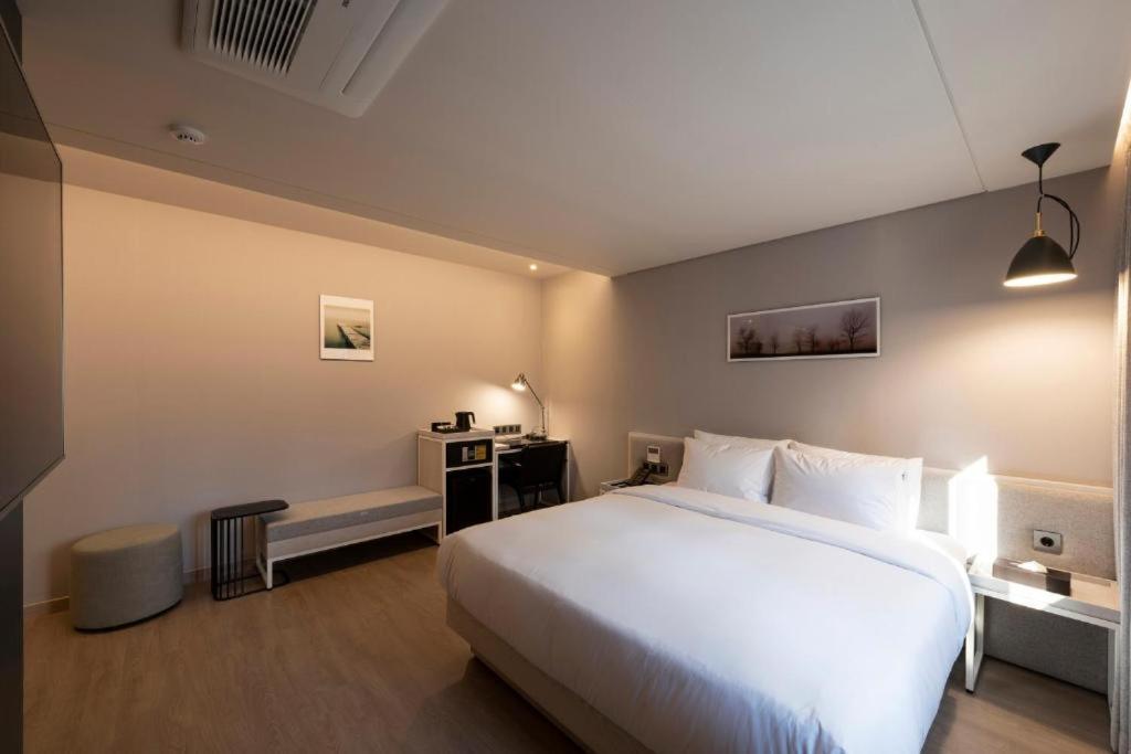 Hound Hotel Yeonsan Пусан Экстерьер фото
