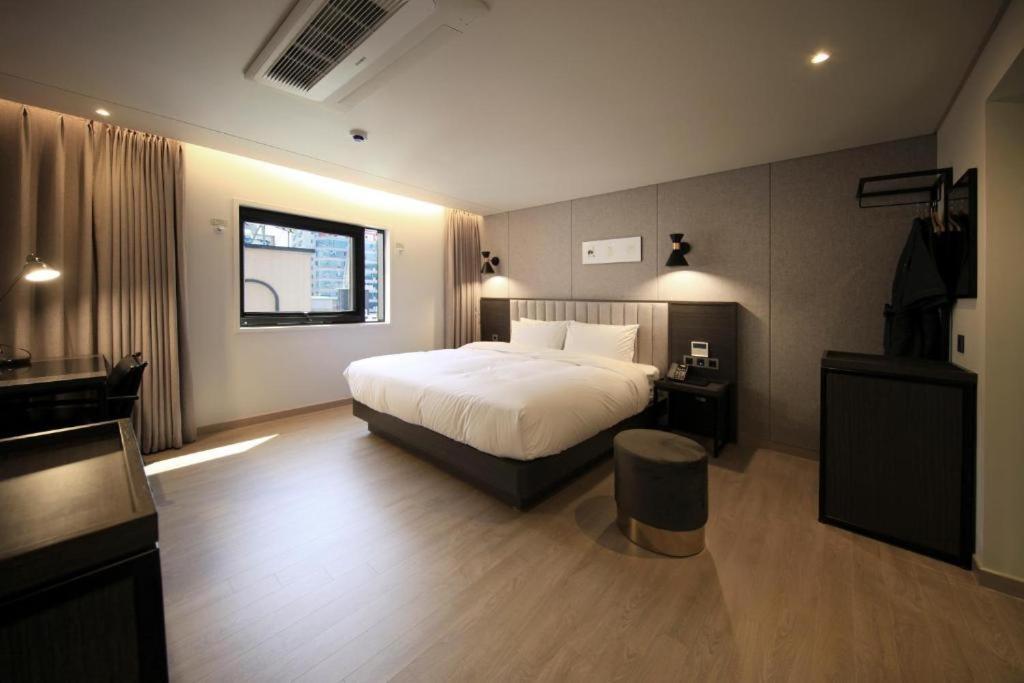 Hound Hotel Yeonsan Пусан Экстерьер фото